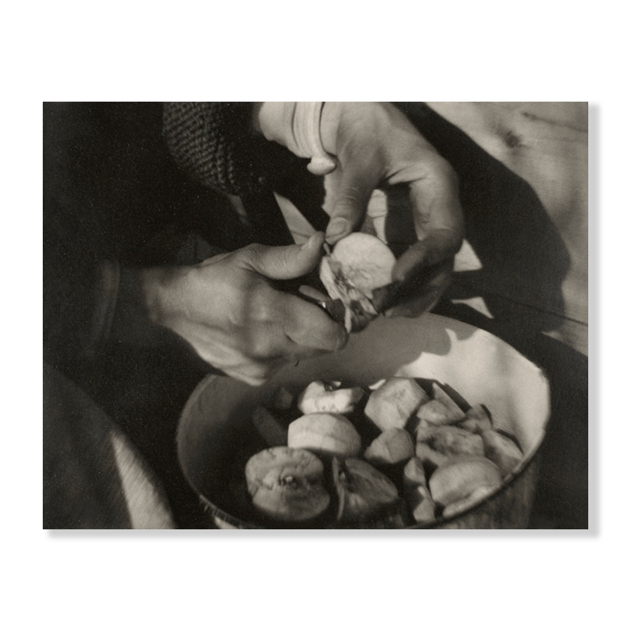 Alfred Stieglitz: "Georgia O'Keeffe—Hands" (1920–1922) - Jasper & Jute
